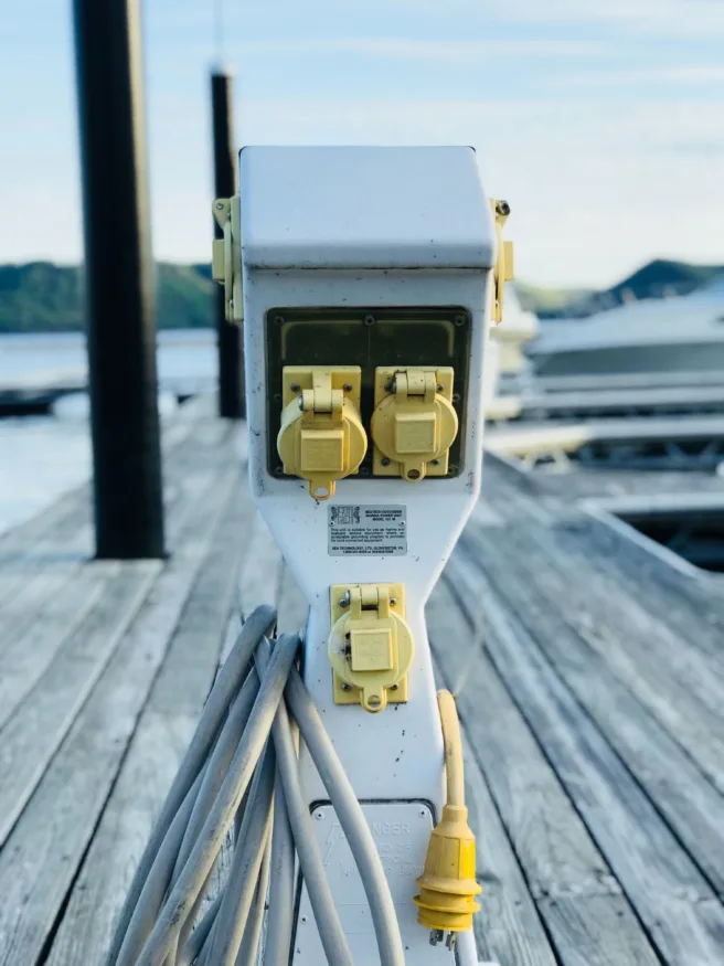 En ladestasjon for elektriske biler eller båter.