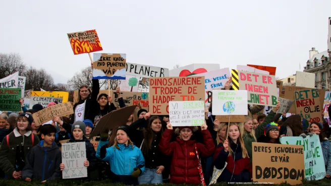 Tusenvis av barn streiker for klimaet.