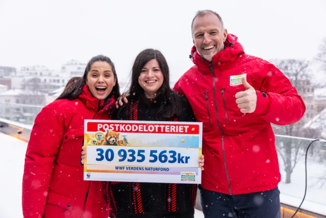 Generalsekretær i WWF Verdens naturfond Karoline Andaur sammen med Jorun Stiansen og Tom Stiansen fra Postkodelotteriet.